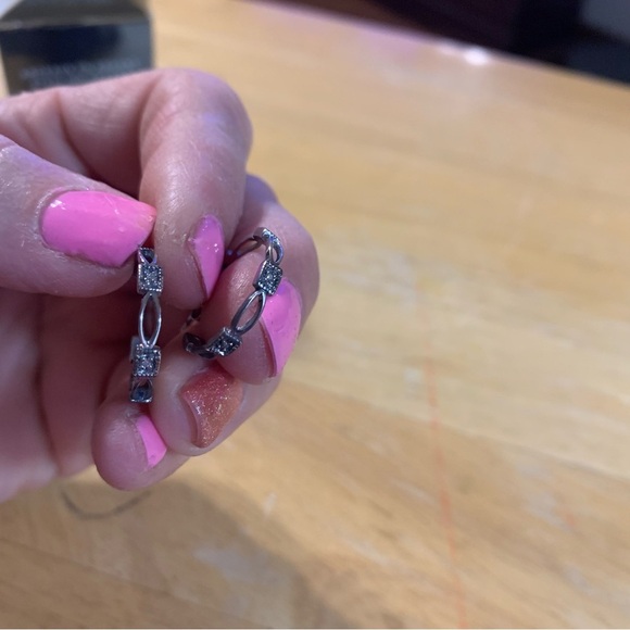 Avon sterling silver diamond accent hoop earrings NIB - Picture 5 of 6